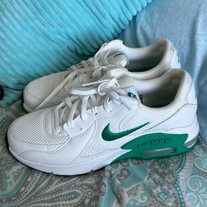 Nike Airmax, green and white